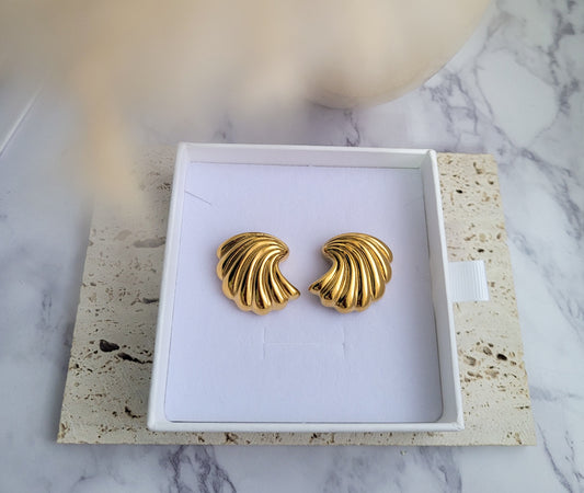 Shell earring